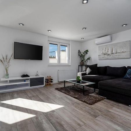 Villa Dream With Private Pool, 2 Bedrooms With En-Suite Bathrooms, Sea View オミシュ エクステリア 写真