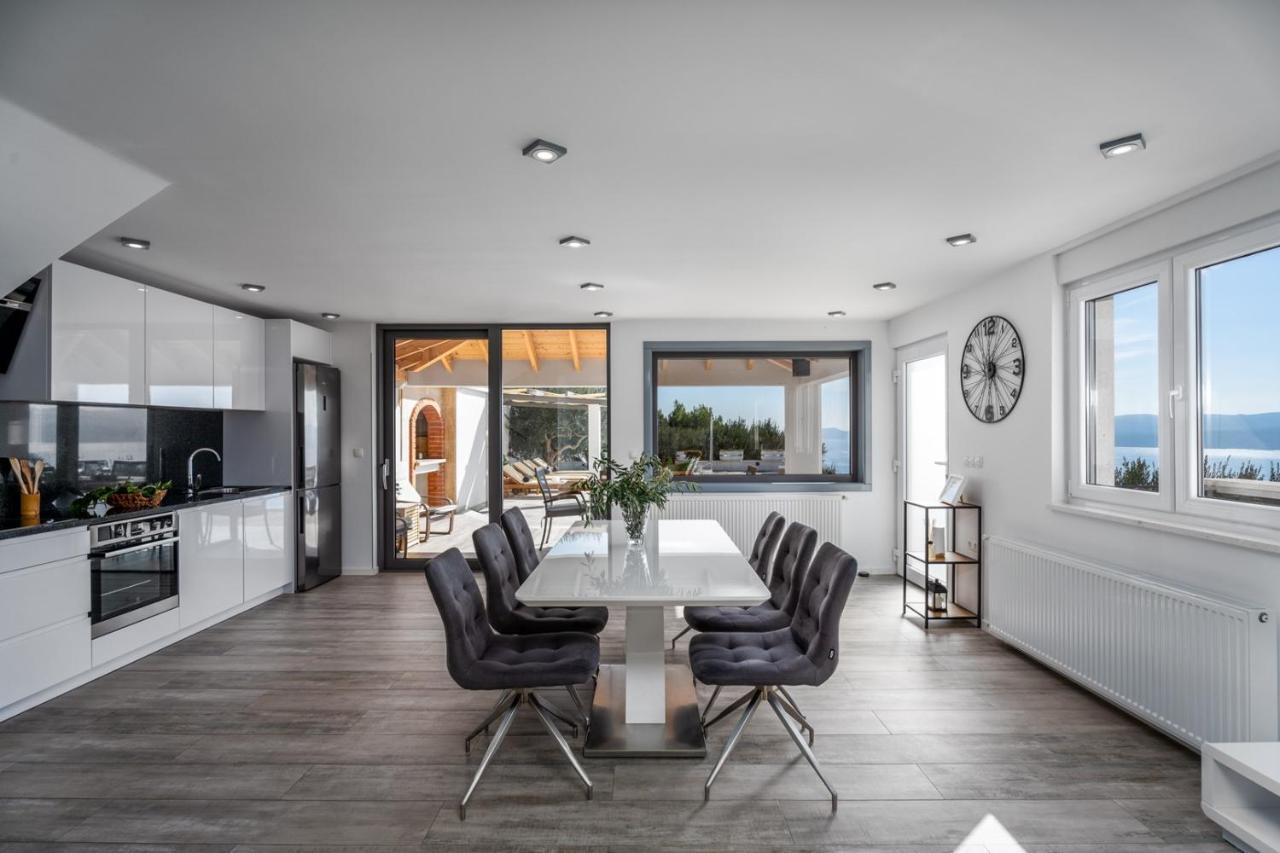 Villa Dream With Private Pool, 2 Bedrooms With En-Suite Bathrooms, Sea View オミシュ エクステリア 写真