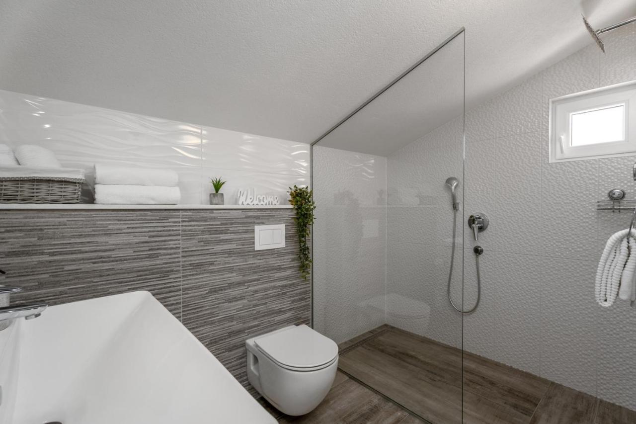 Villa Dream With Private Pool, 2 Bedrooms With En-Suite Bathrooms, Sea View オミシュ エクステリア 写真